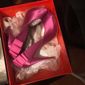Charles David satin pump fuschia 7 1/2